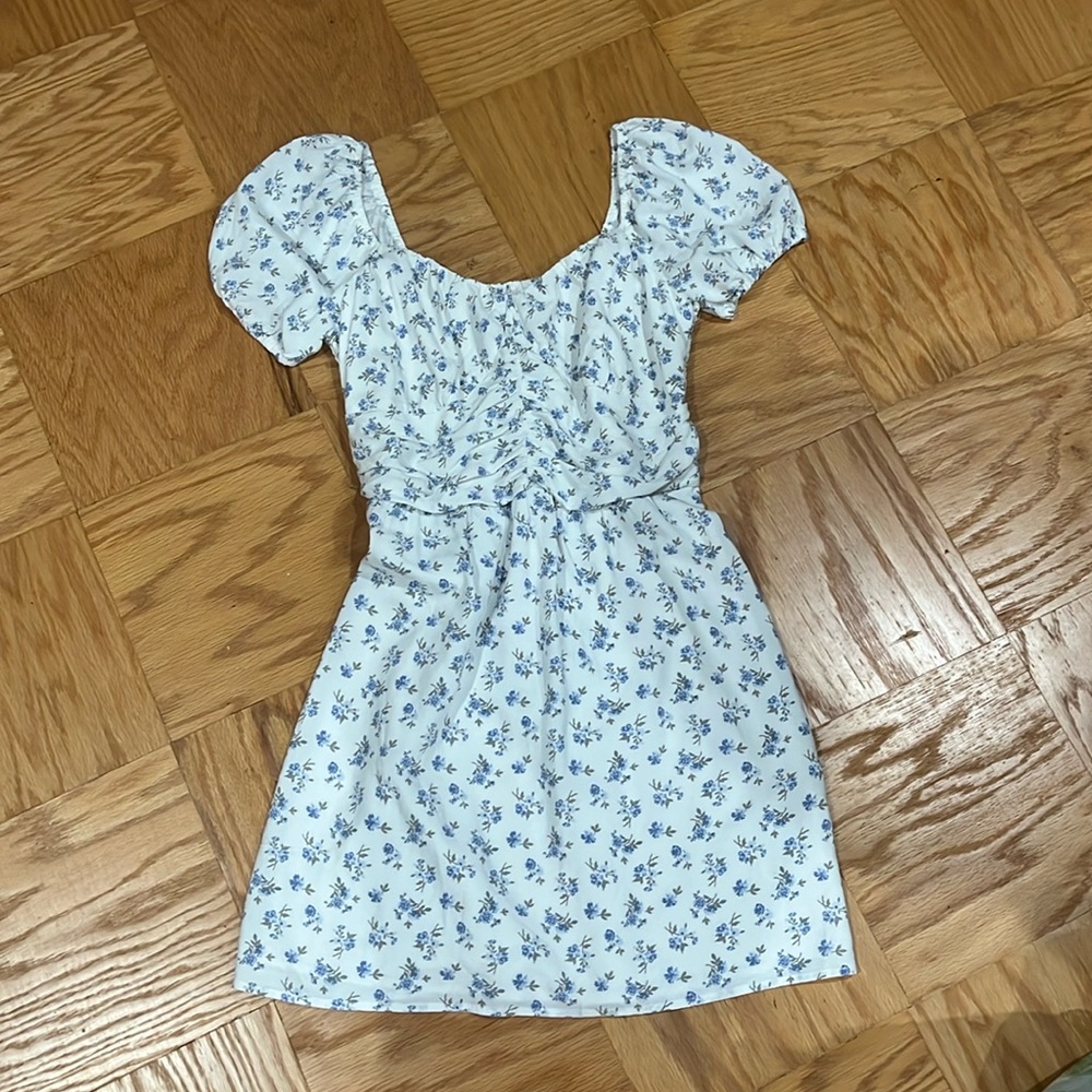 Hollister, mid length sundress size M white with blue floral and ribbed waist